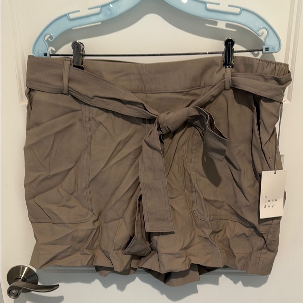 NWT XL A New Day Women's Tan Shorts with belt